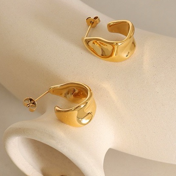 18K Gold Plated Huggie Earrings*Teardrop Asymmetrical Wave Minimalist Design*ML - Picture 5 of 7